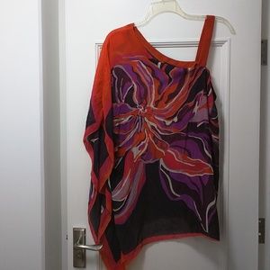 Nwot Plus size Asymmetric floral print top